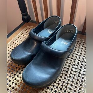 Dansko XP 2.0 Clogs Size 38 Black Leather Work Comfort Women’s 7.5